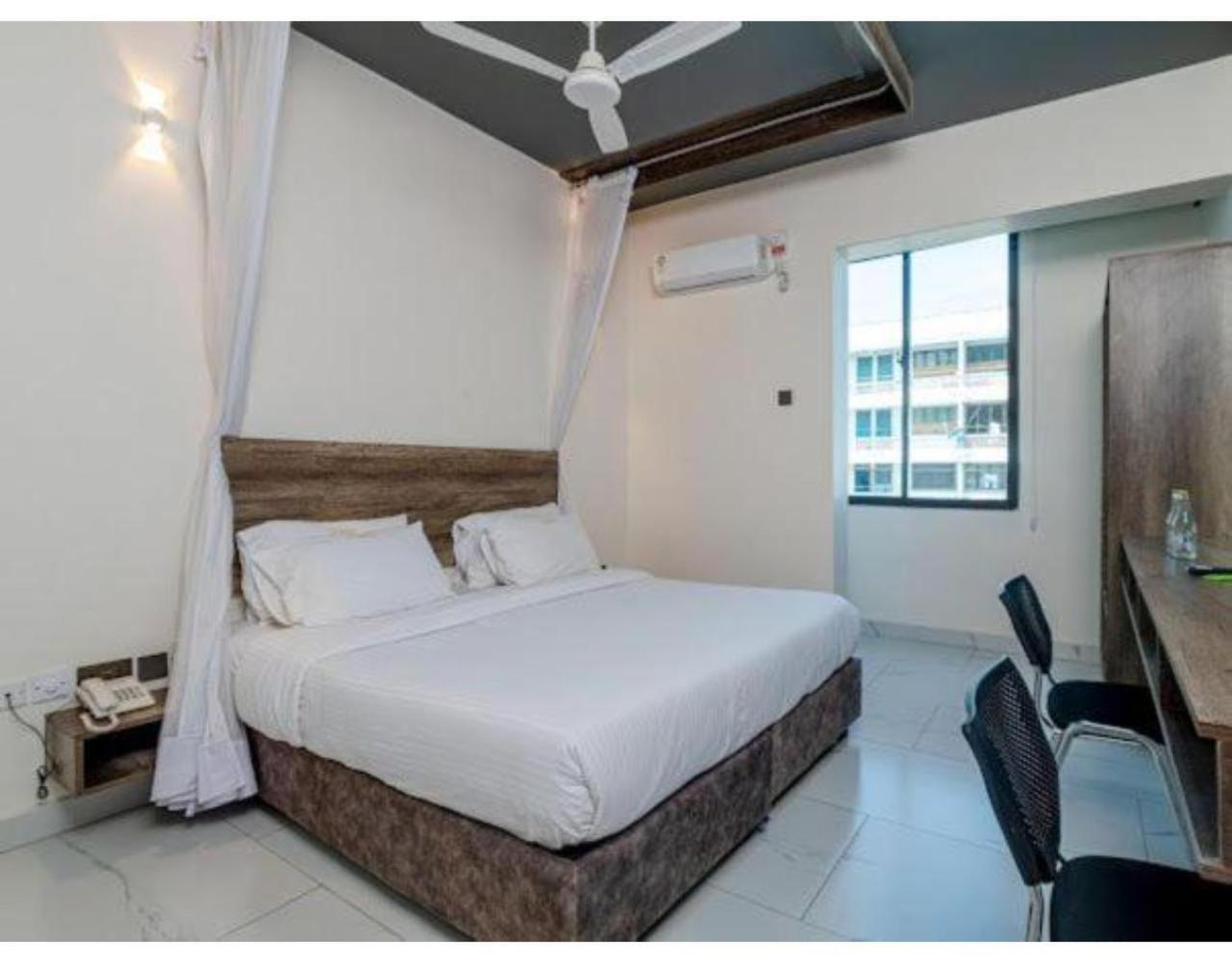 Hotel The Ivory *